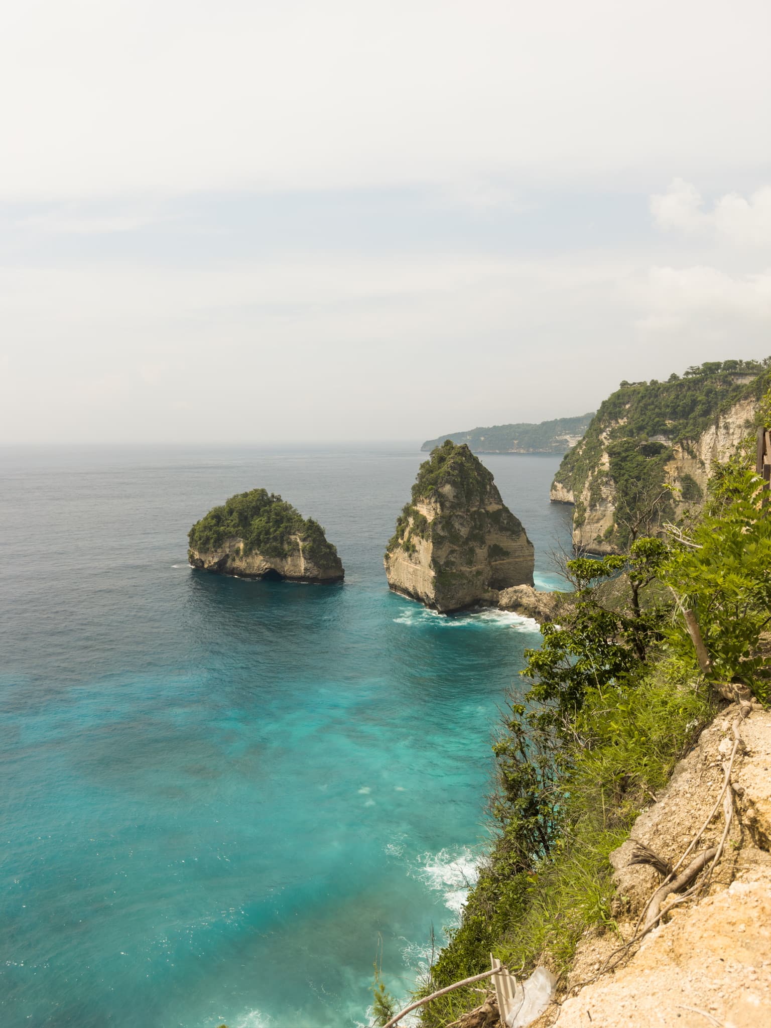 Awe-inspiring Diamond Beach cliffs
