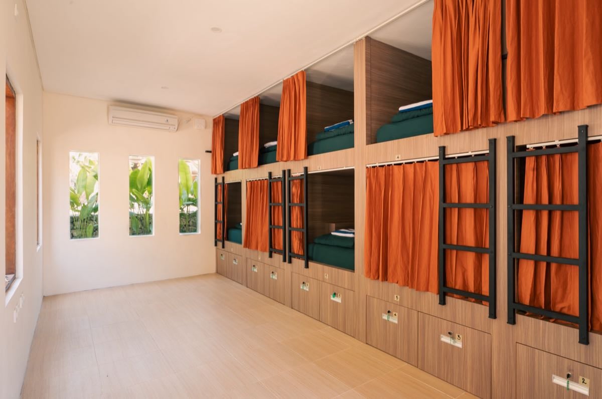 10 Bed Mixed Dorm